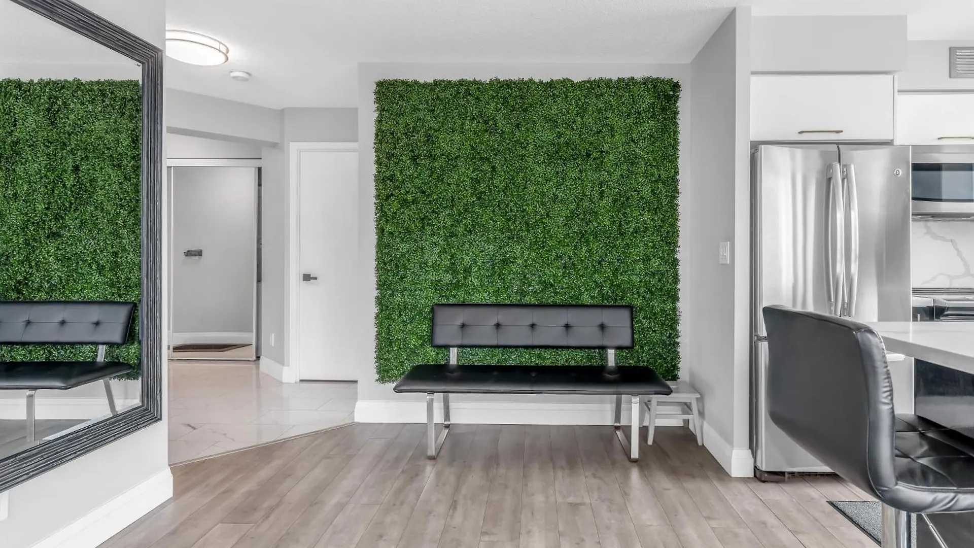Amazing 2 Bedroom Waterfront Condo Downtown With Parking Apartment