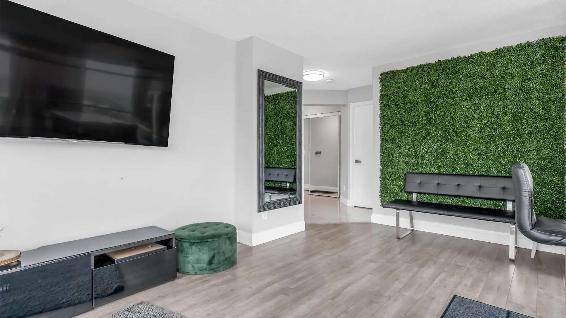 Apartment Amazing 2 Bedroom Waterfront Condo Downtown With Parking