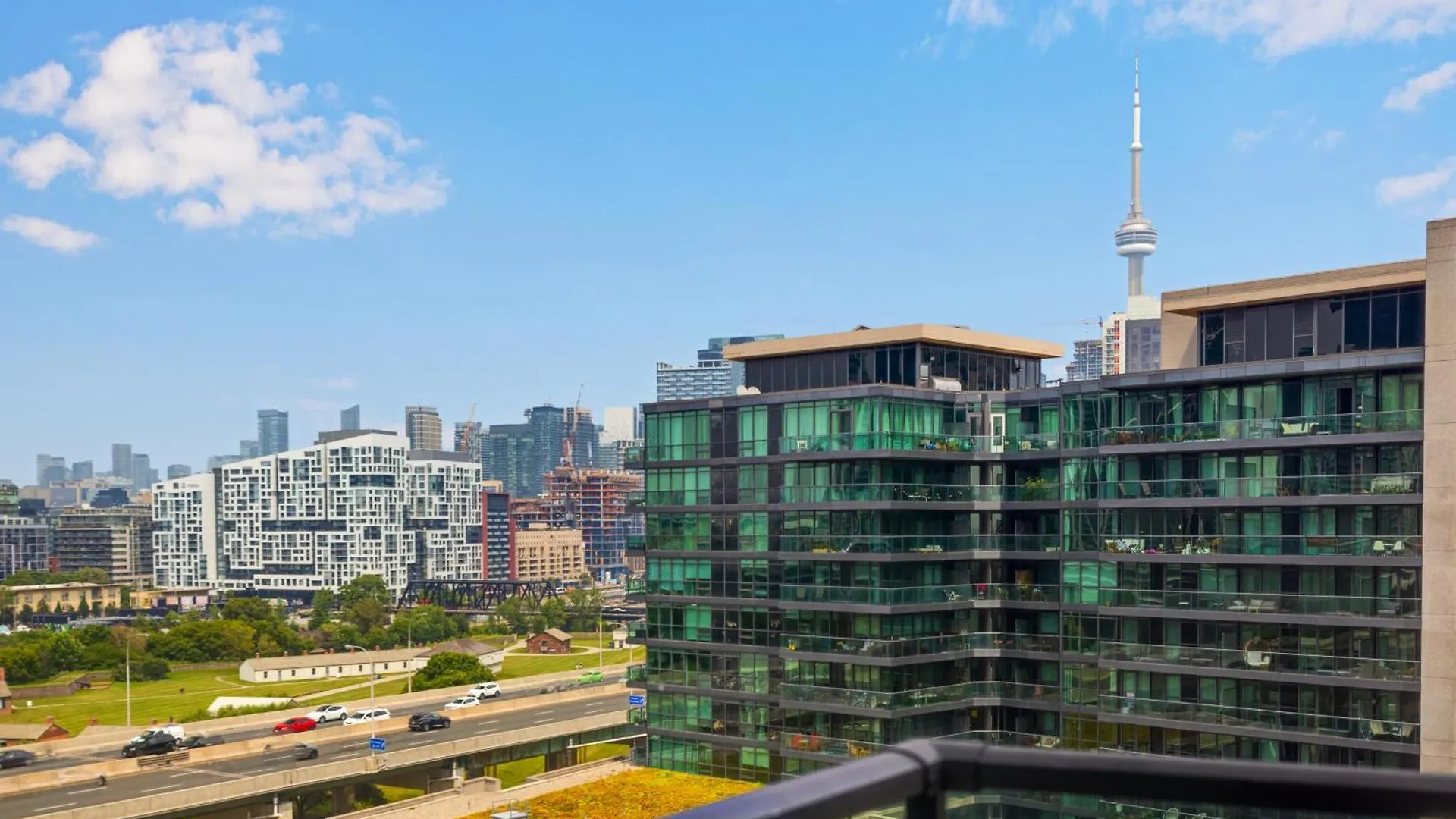 Amazing 2 Bedroom Waterfront Condo Downtown With Parking Canada