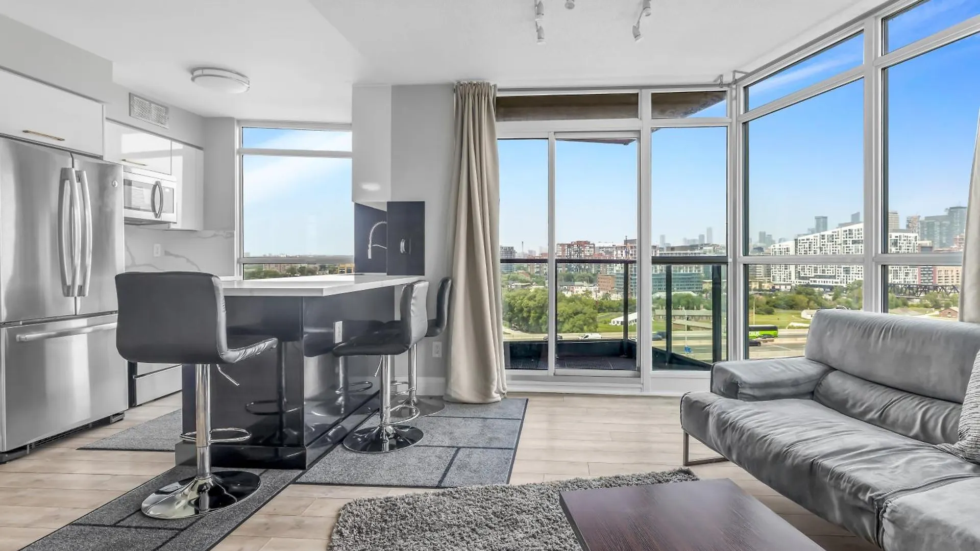 Amazing 2 Bedroom Waterfront Condo Downtown With Parking Apartment Toronto