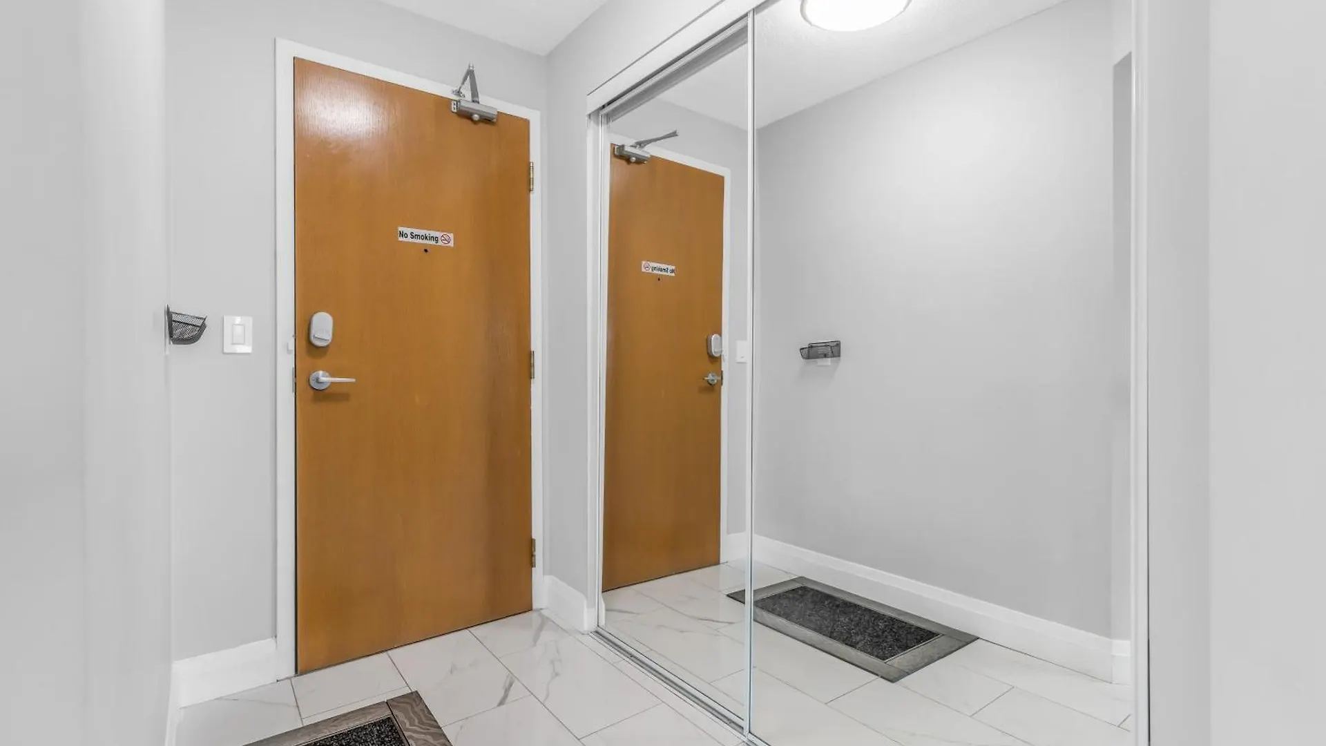 Apartment Amazing 2 Bedroom Waterfront Condo Downtown With Parking