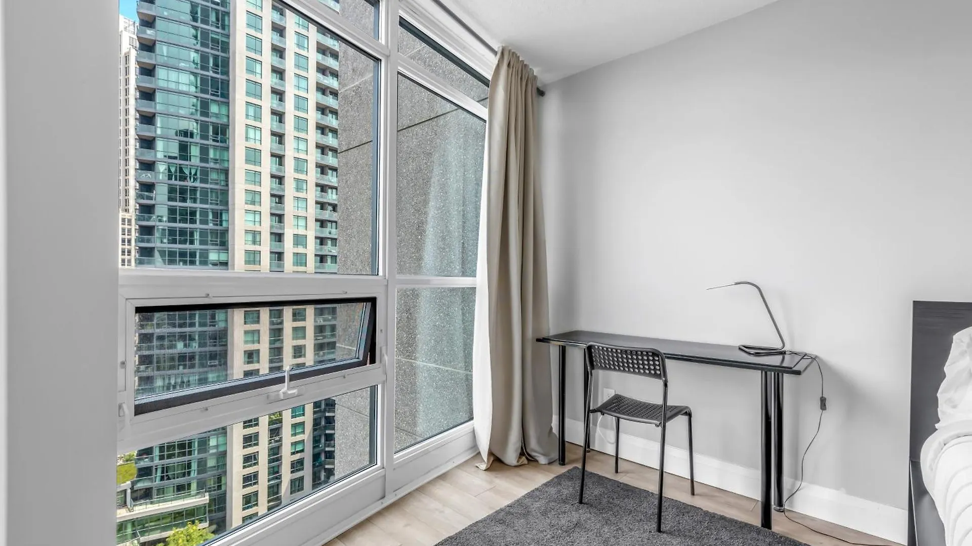 Apartment Amazing 2 Bedroom Waterfront Condo Downtown With Parking